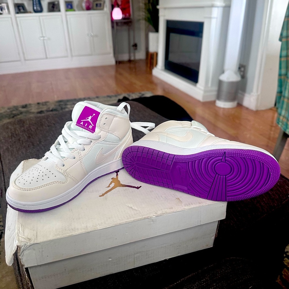 Brand new air, Jordans size 4